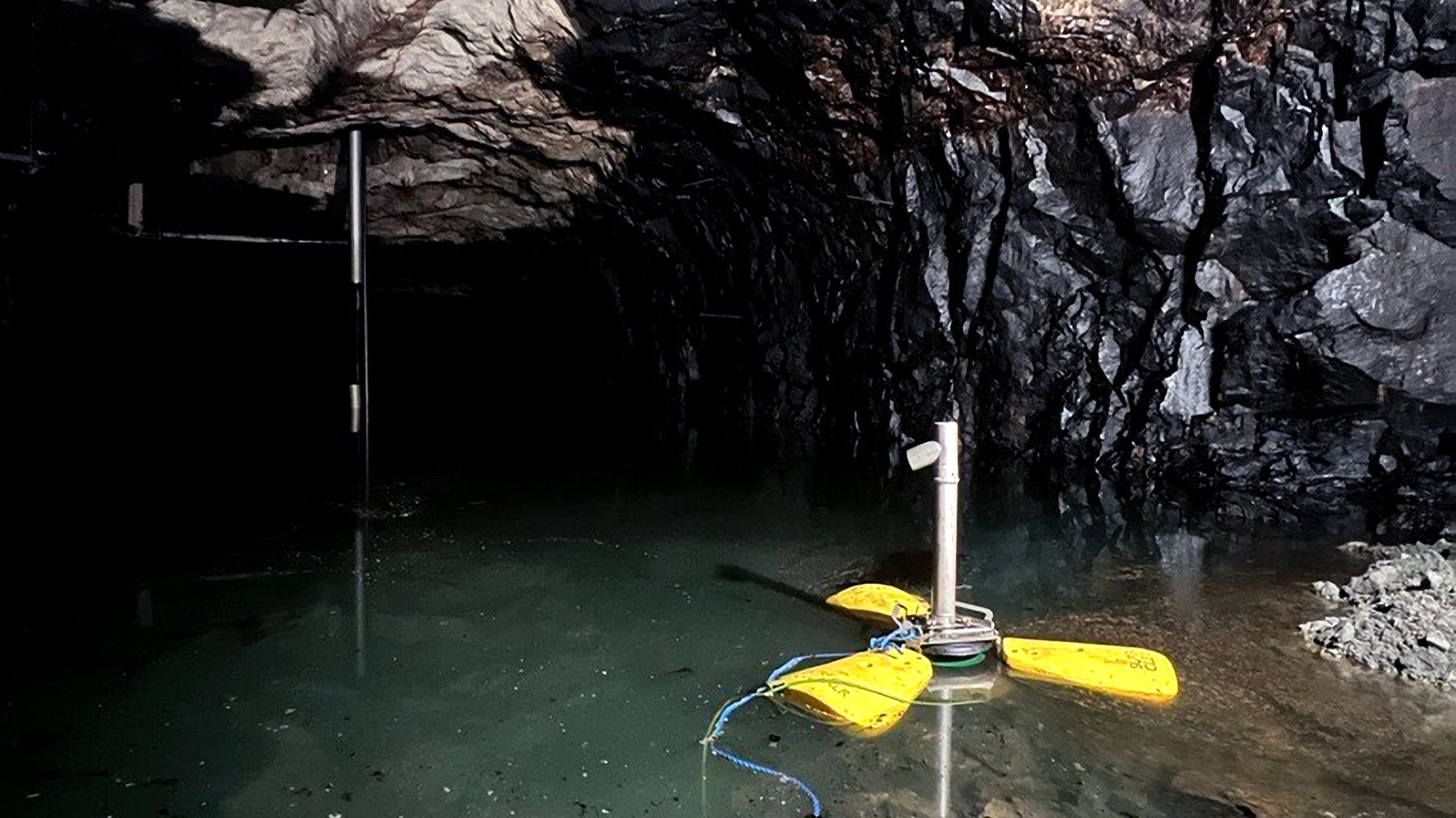 SurfCleaner SCO1000 oil-water skimmer separator hybrid operating in an underground mine